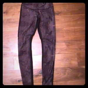 so unique lululemon size 4 wunder under legging